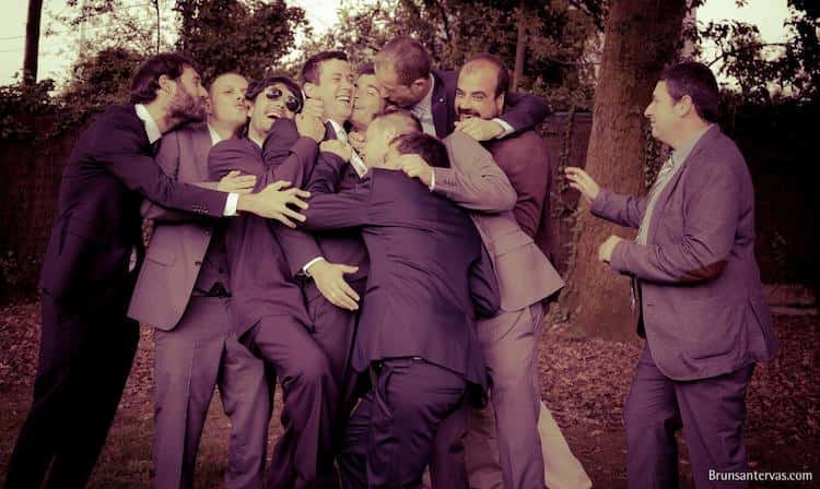 Amor de amigos Casi se comen al novio!!!