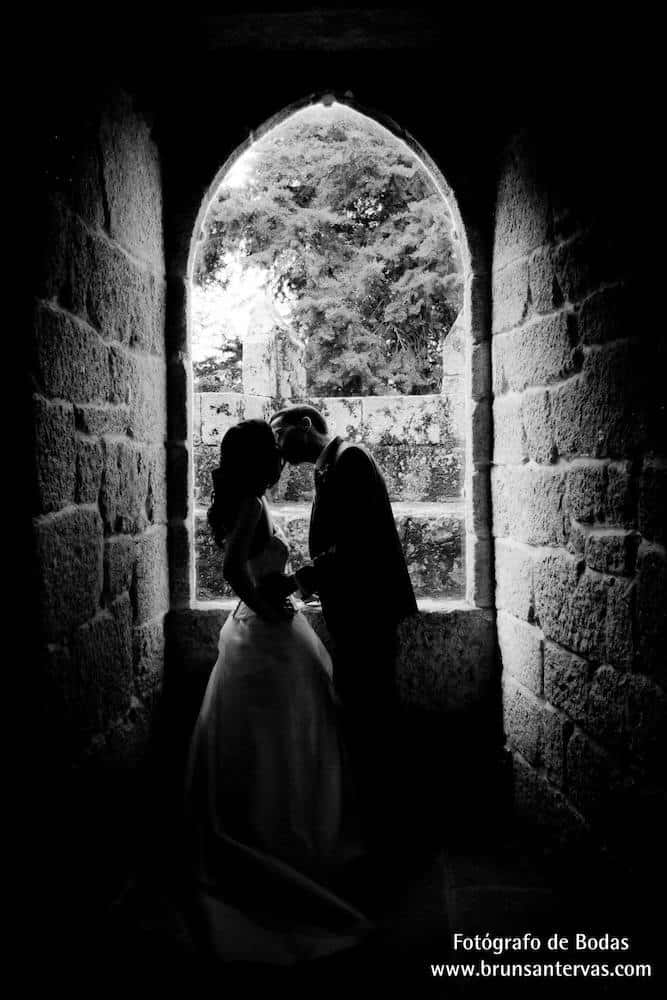 Beso a contra luz.