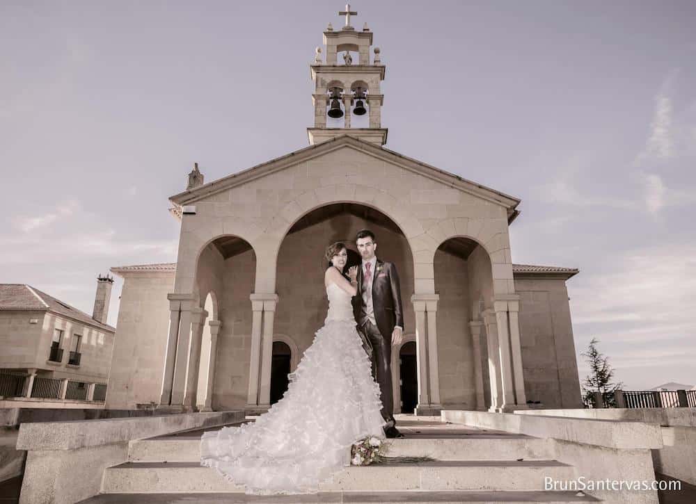 Digna de tener en un escaparate de venta de vestidos de novios.