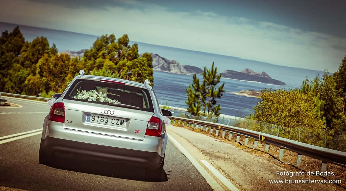 El coche de los novios