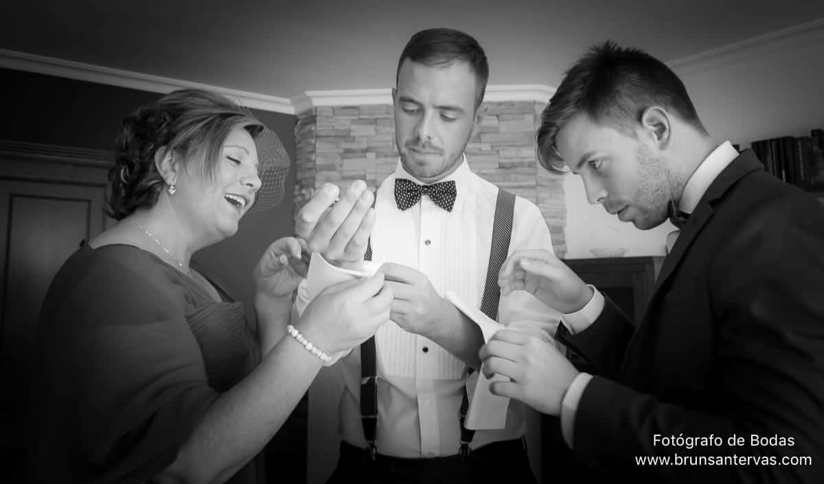 El novio vistiéndose