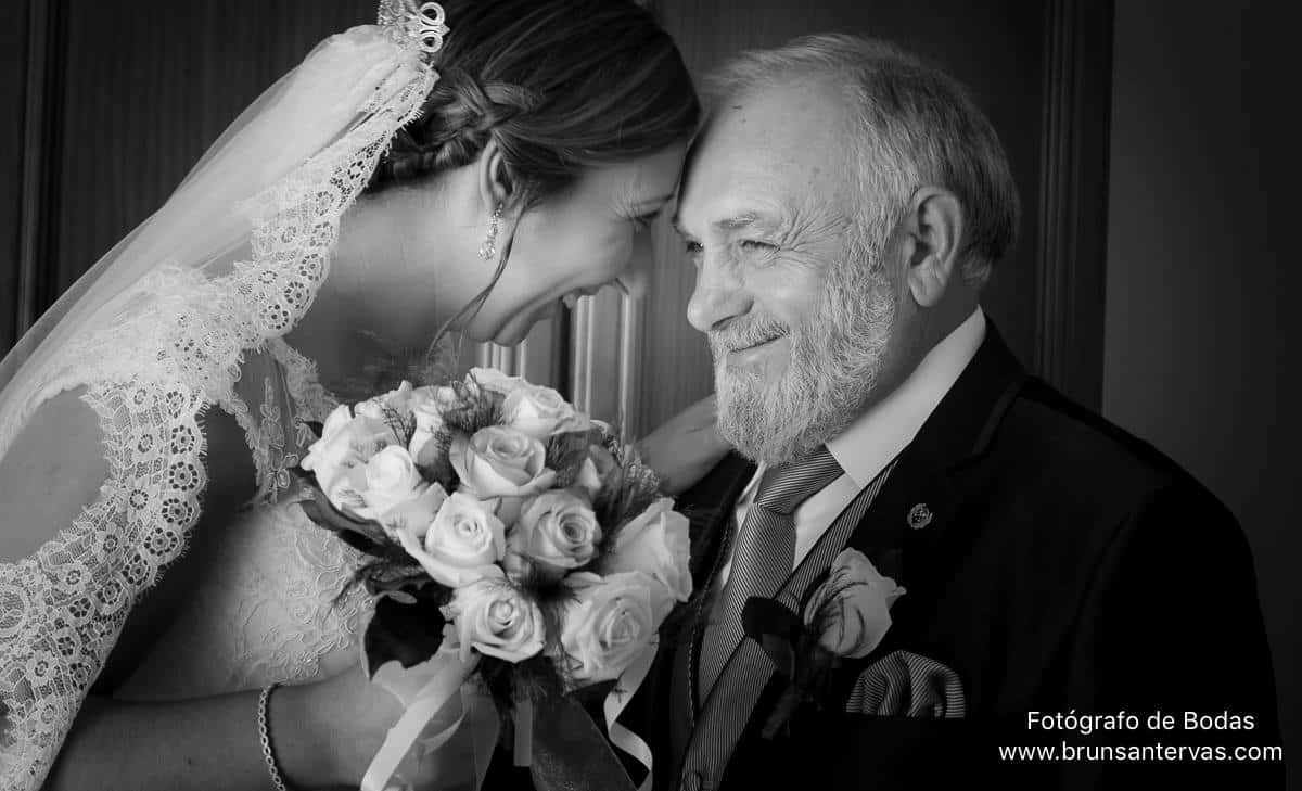 Encuentro entre el padrino y la novia.