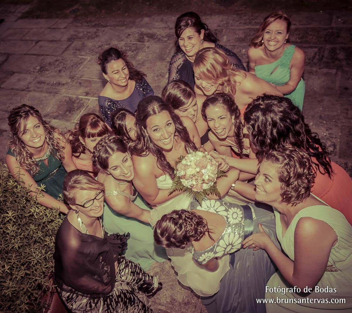 Foto con las chicas de la boda.