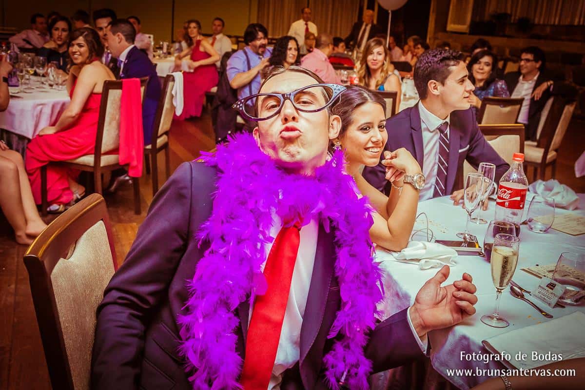 Foto divertida invitado.