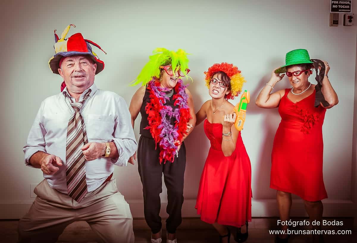 Fotoloco con invitados de la boda