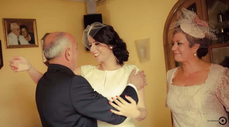 Instante en el que el papá ve a la novia.