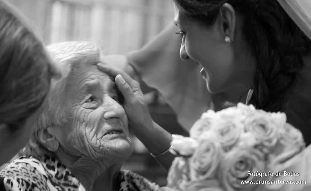 La abuela de la novia en la boda.