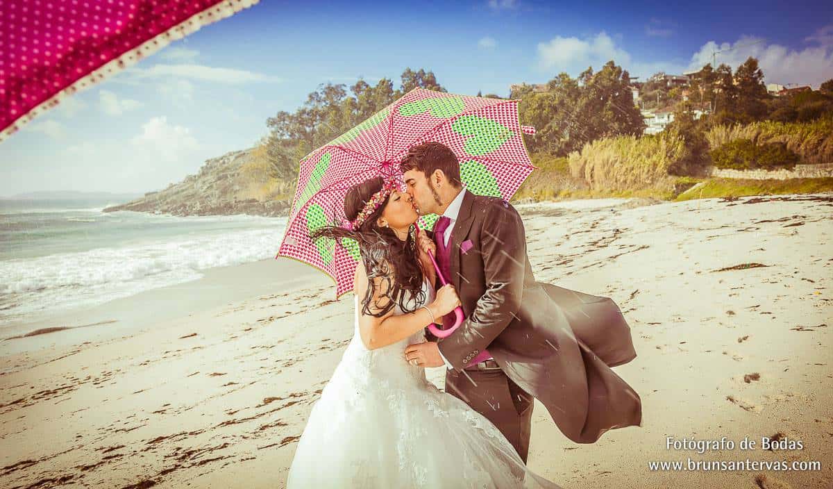 La mayoría de las parejas buscan sol al 100% en su postboda.