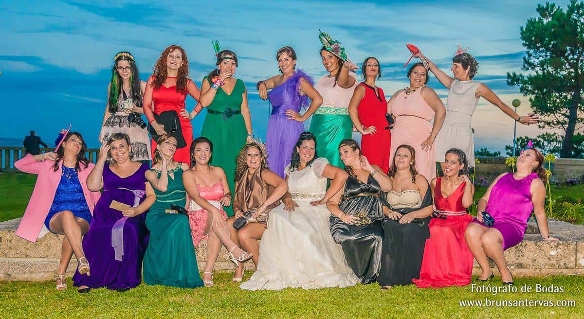 Las chicas de la boda son siempre las que dan ese toque de color.