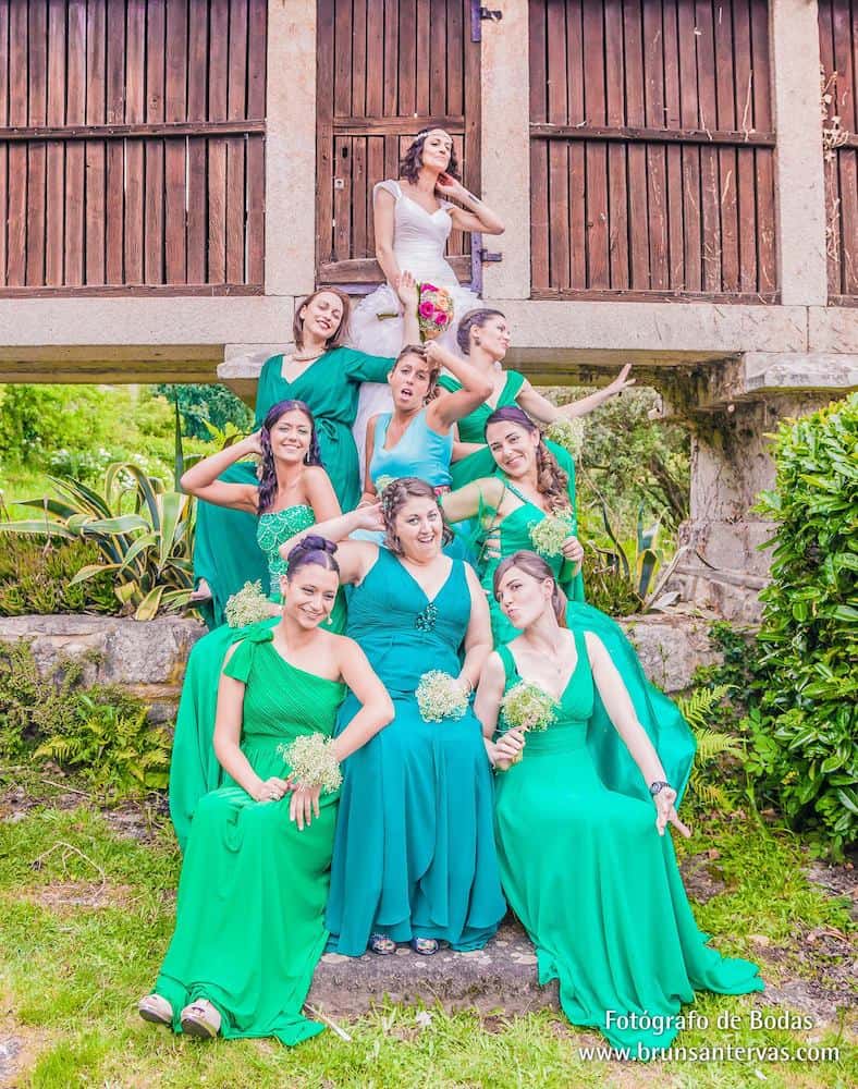 Los colores de los trajes dan mucho juego en las fotos.