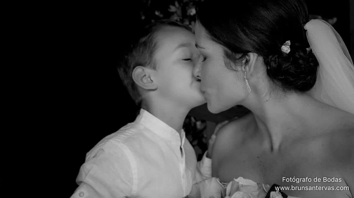 Los hijos de los novios en la boda.