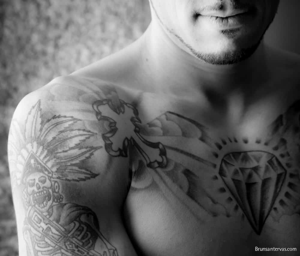 Los tatoos del novio.