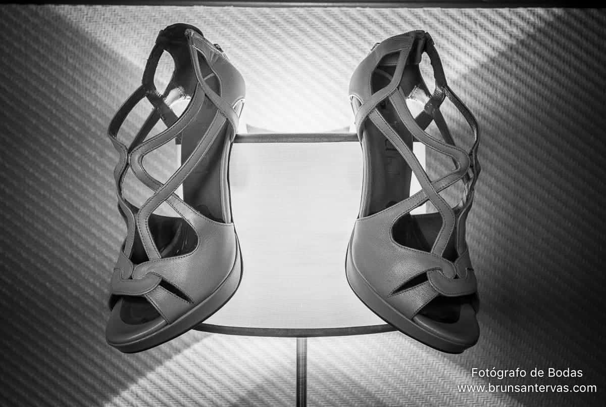 Los zapatos de la novia en un escaparate muy especial