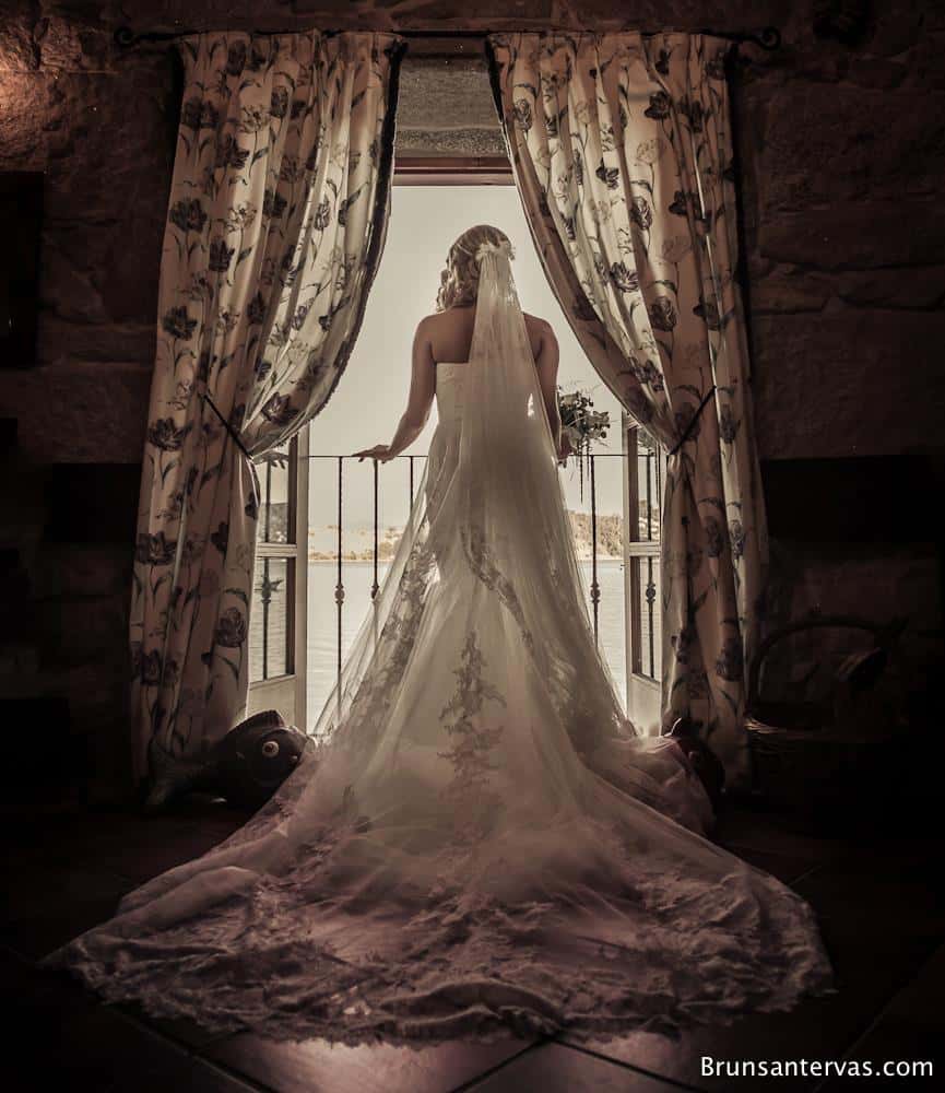 Novia a la espera del padrino .