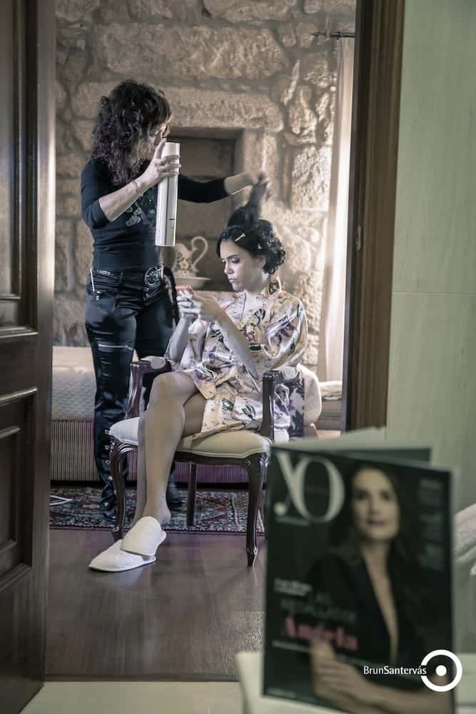 Novia relajada antes del gran momento.