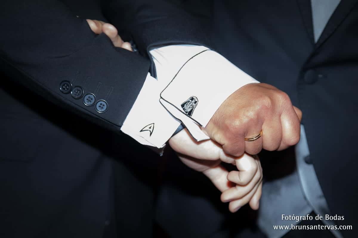 Novio boda amigos gemelos brunsantervas