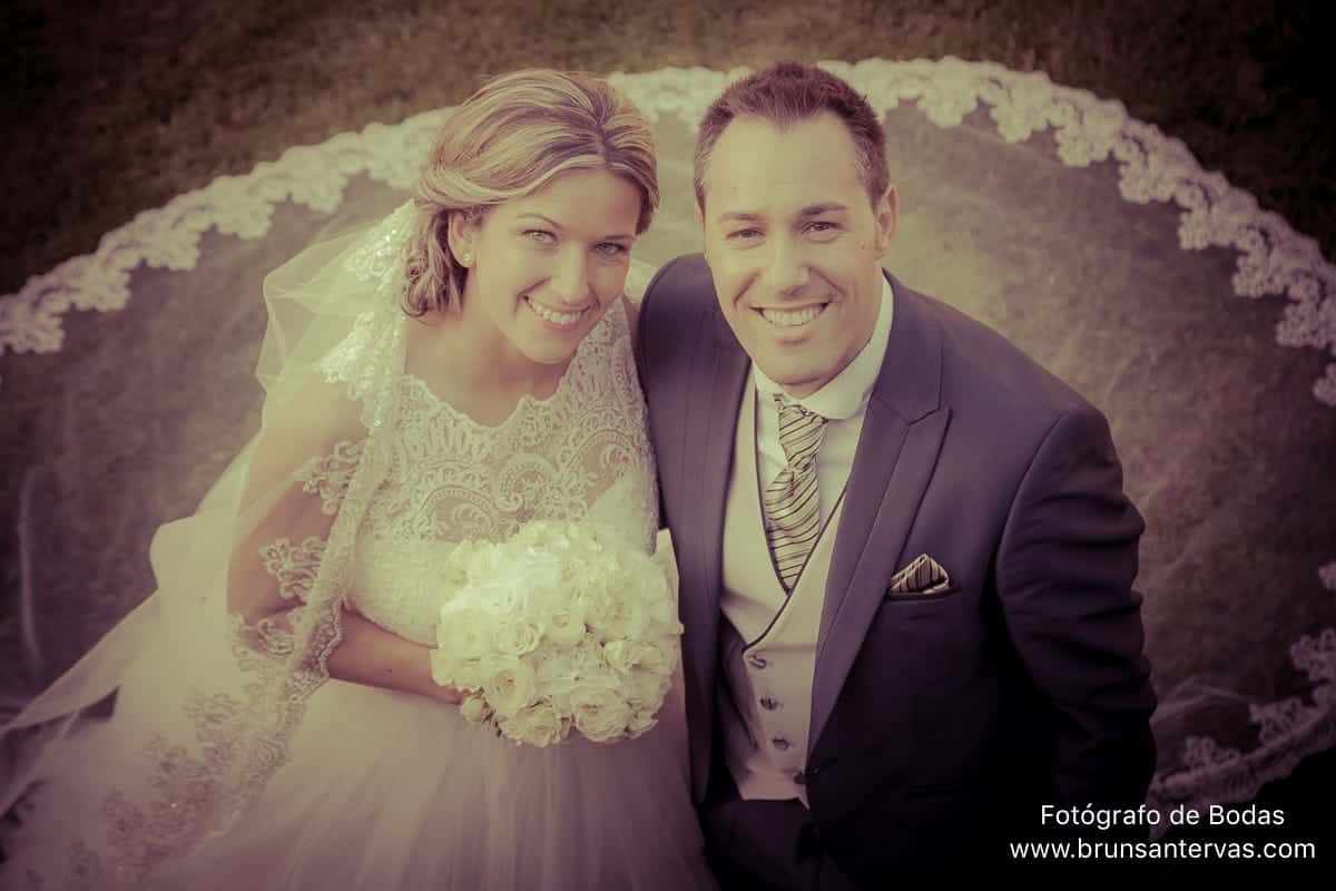pareja-novios-retrato-clasico-romantico-brunsantervas-fotografo-bodas-galicia