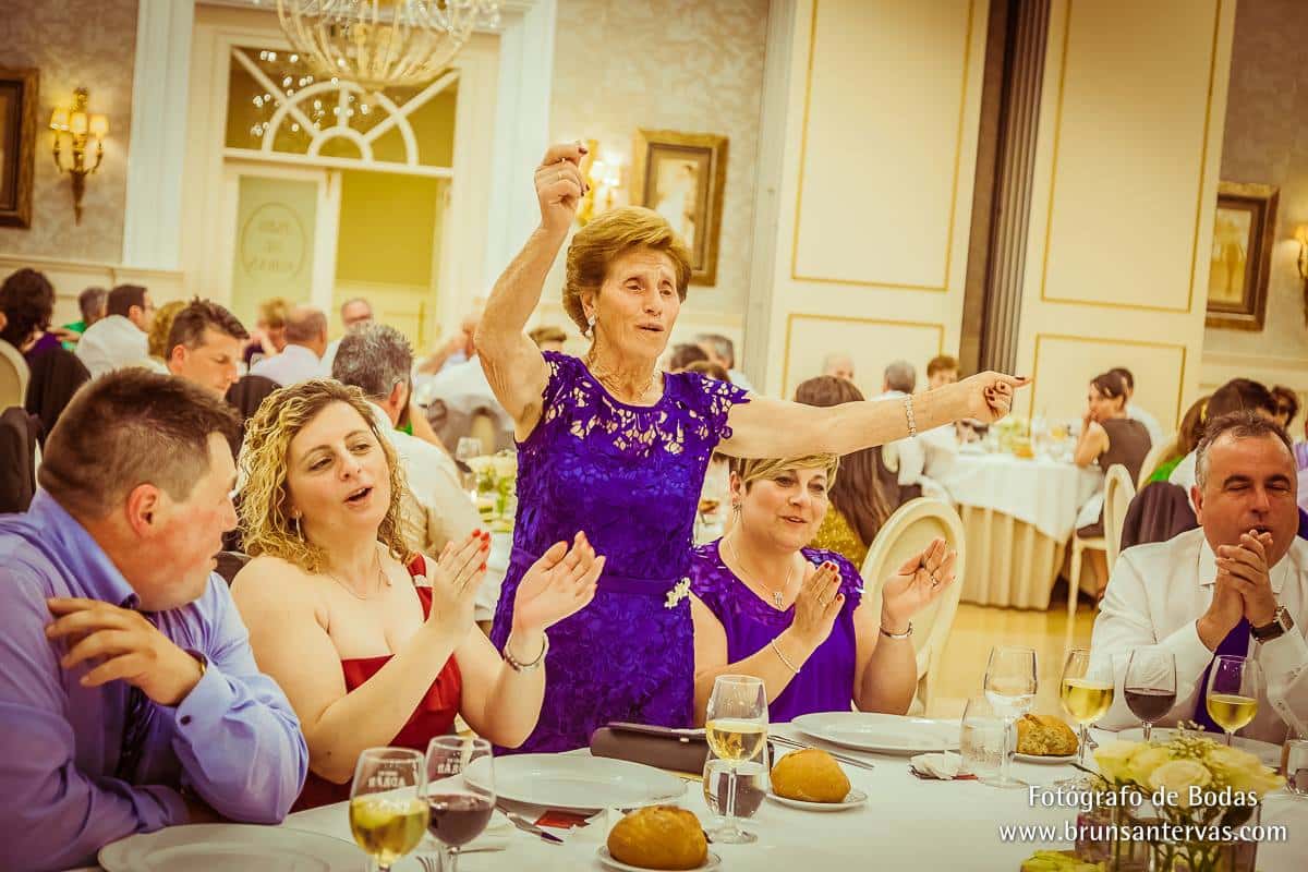 Pero que marcha tenía la abuela en la boda !!