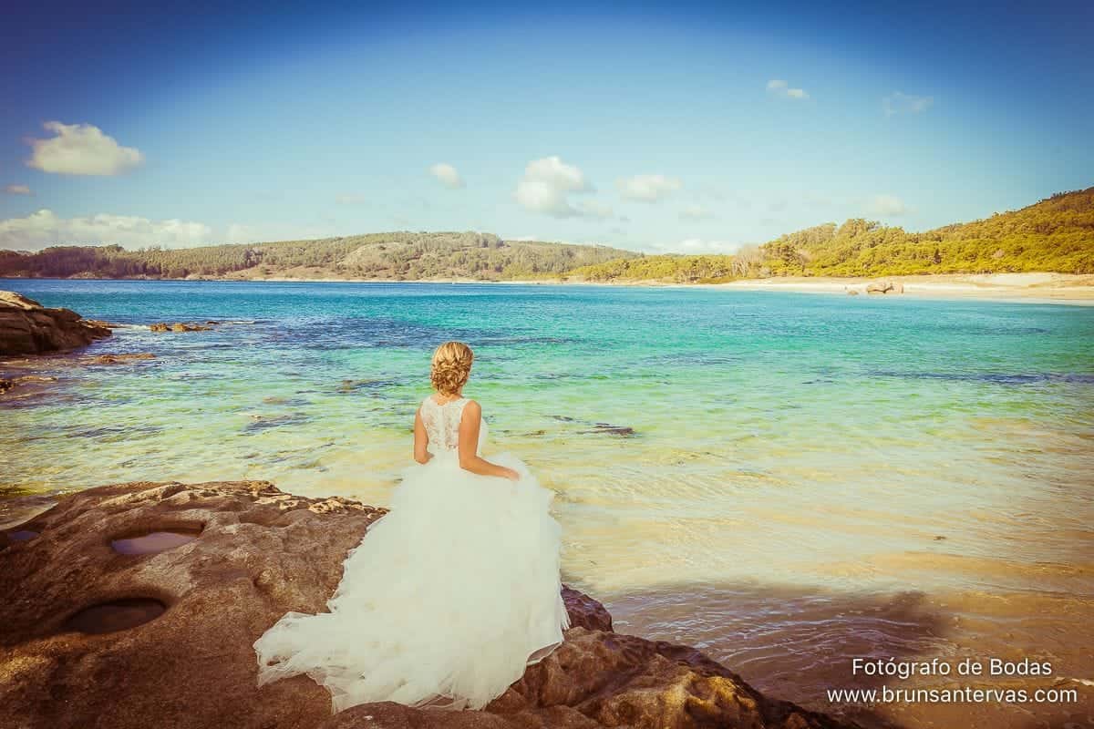 Posado novia en la playa de Nerga.