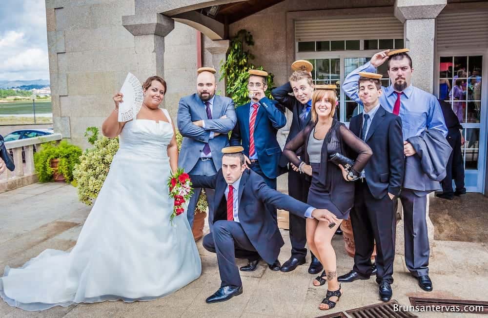 Posando con humor en la boda