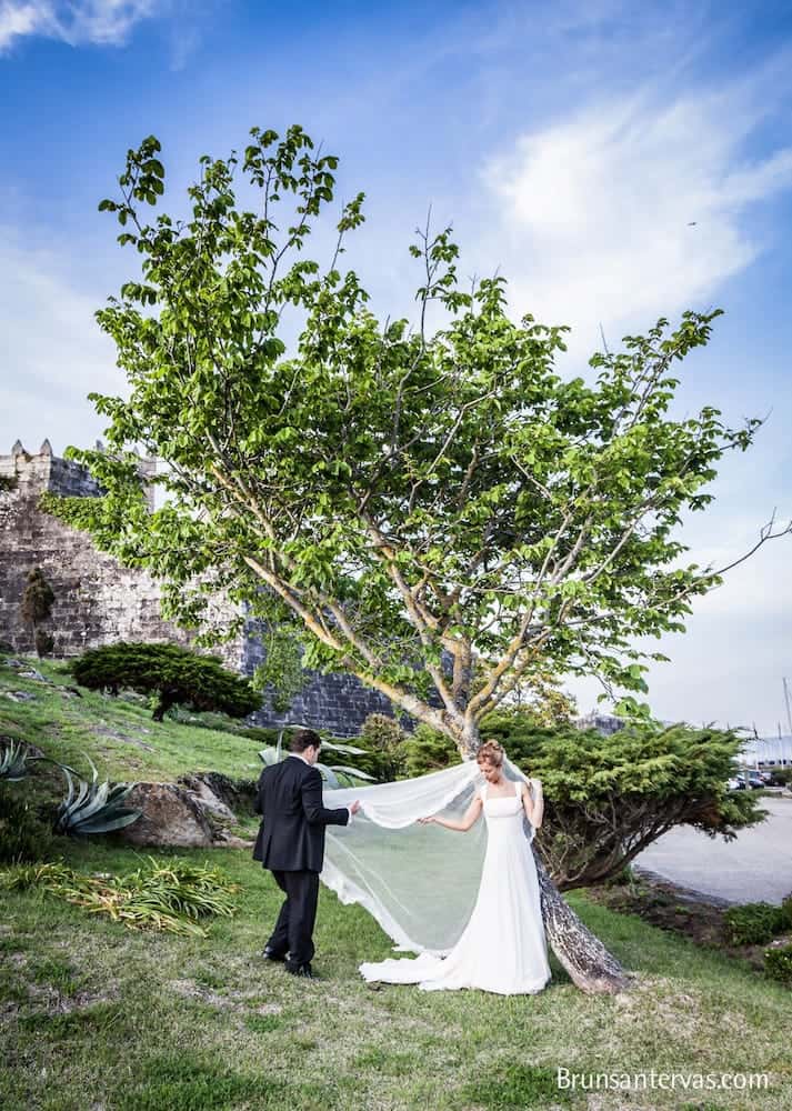 Que bonitos son los exteriores del Parador de Baiona