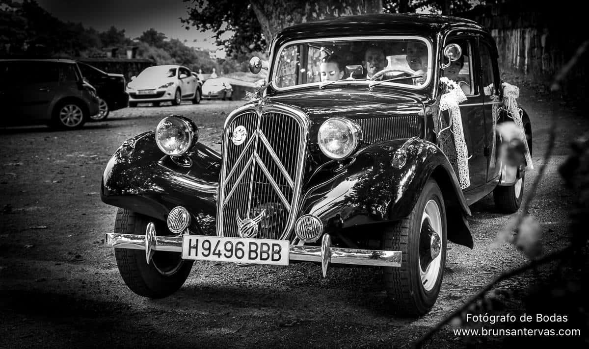 Si te gustan los coches clásicos, no dudes en llevar uno a tu boda! 