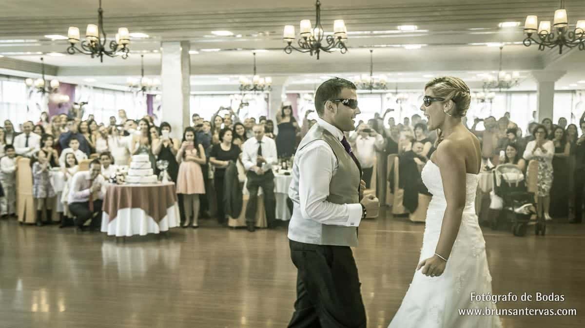 Un baile muy original en de estos novios.