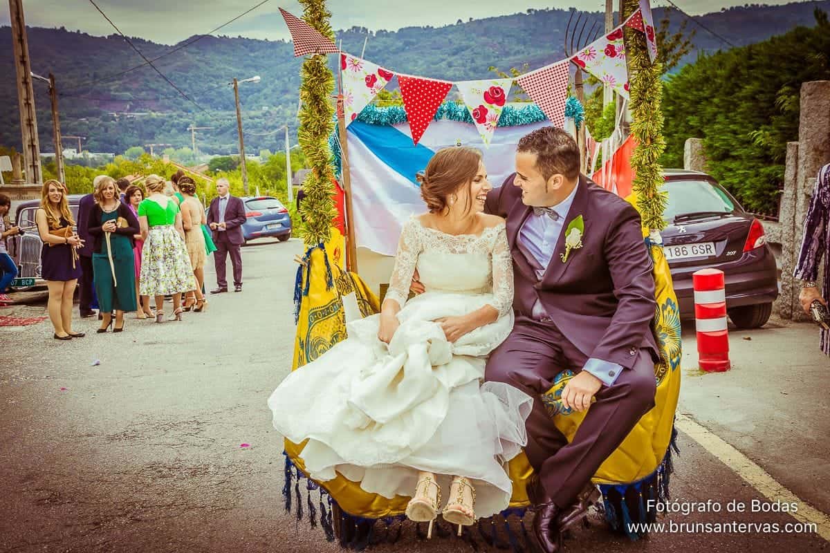 Una forma diferente de llevar a los novios.