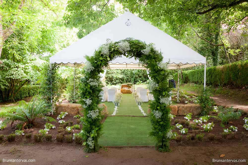 arco-flores-boda-en-casa-grande-fuentemayor-brunsantervas-fotografo-bodas-galicia