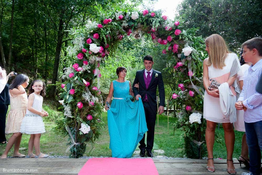 boda-en-aldea-rural-couso-galan-brunsantervas-fotografo-bodas-galicia