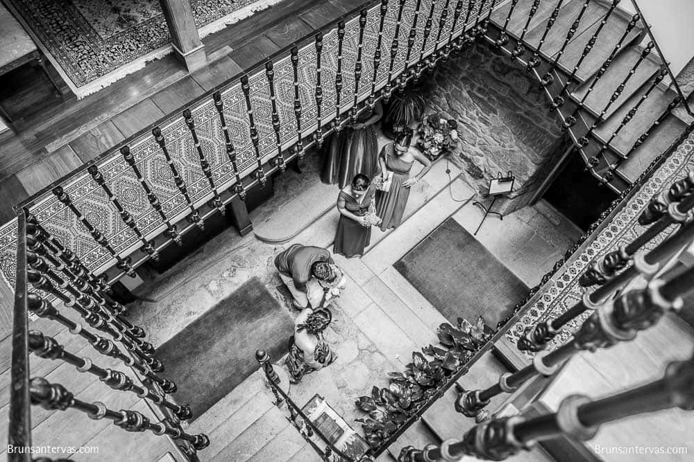 boda-en-casa-grande-fuentemayor-escaleras-brunsantervas-fotografo-bodas-galicia