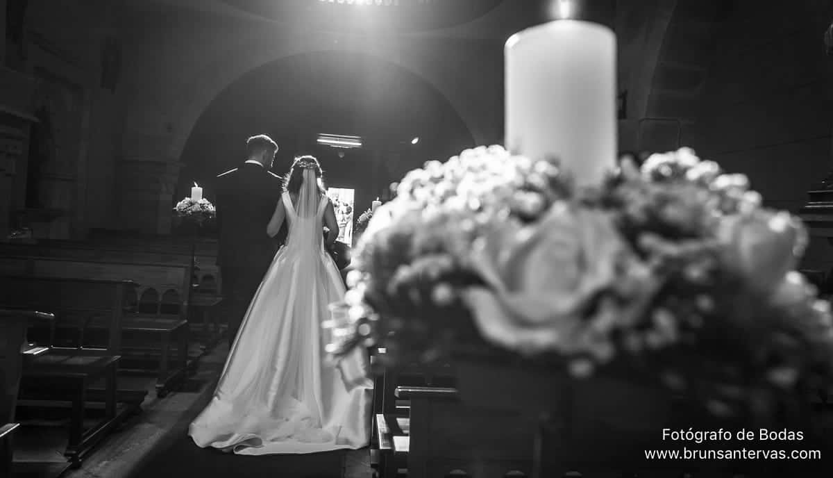 boda-iglesia-san-pedro-ourense-novios-brunsantervas-fotografo-bodas