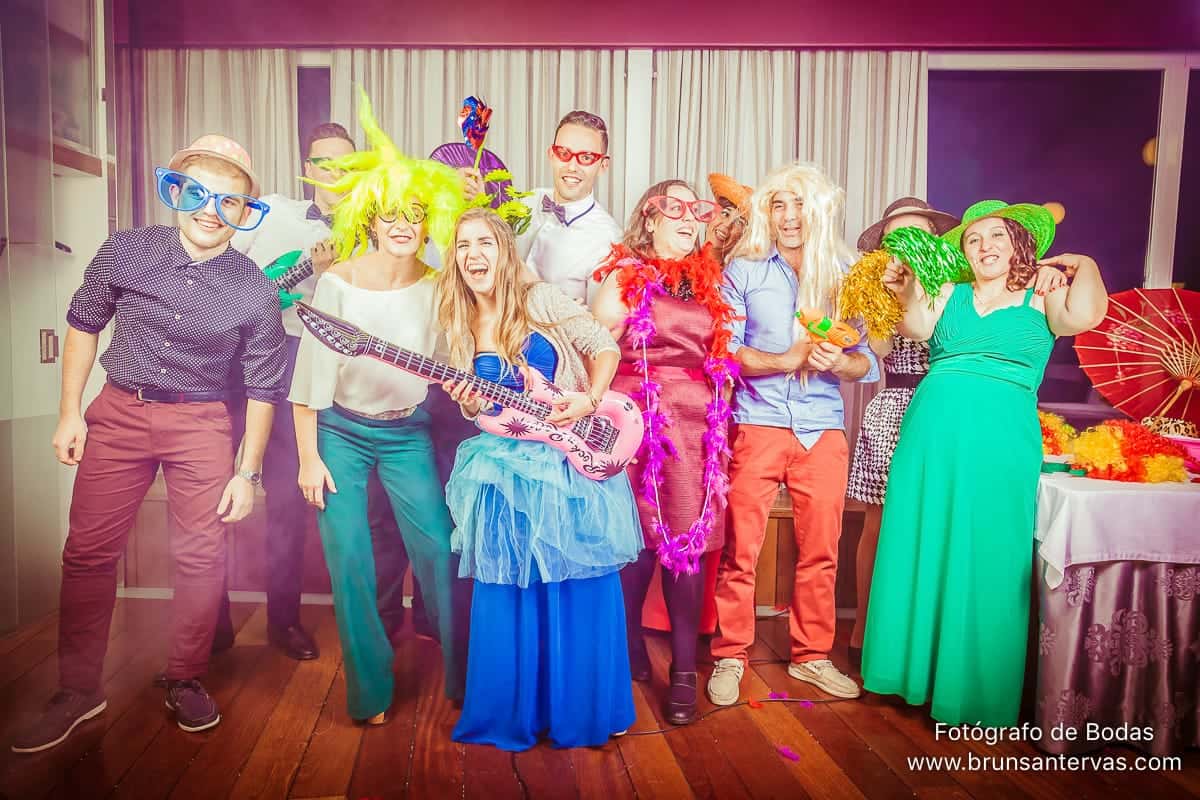 invitados-disfrazados-boda-divertida-brunsantervas