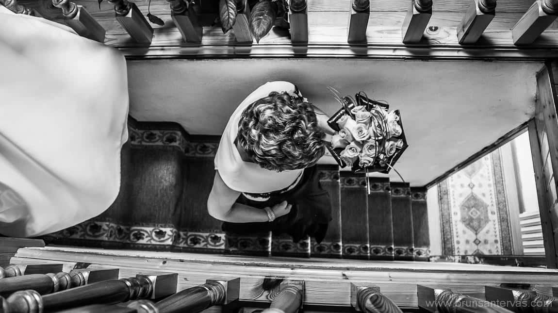 La novia bajando las escaleras