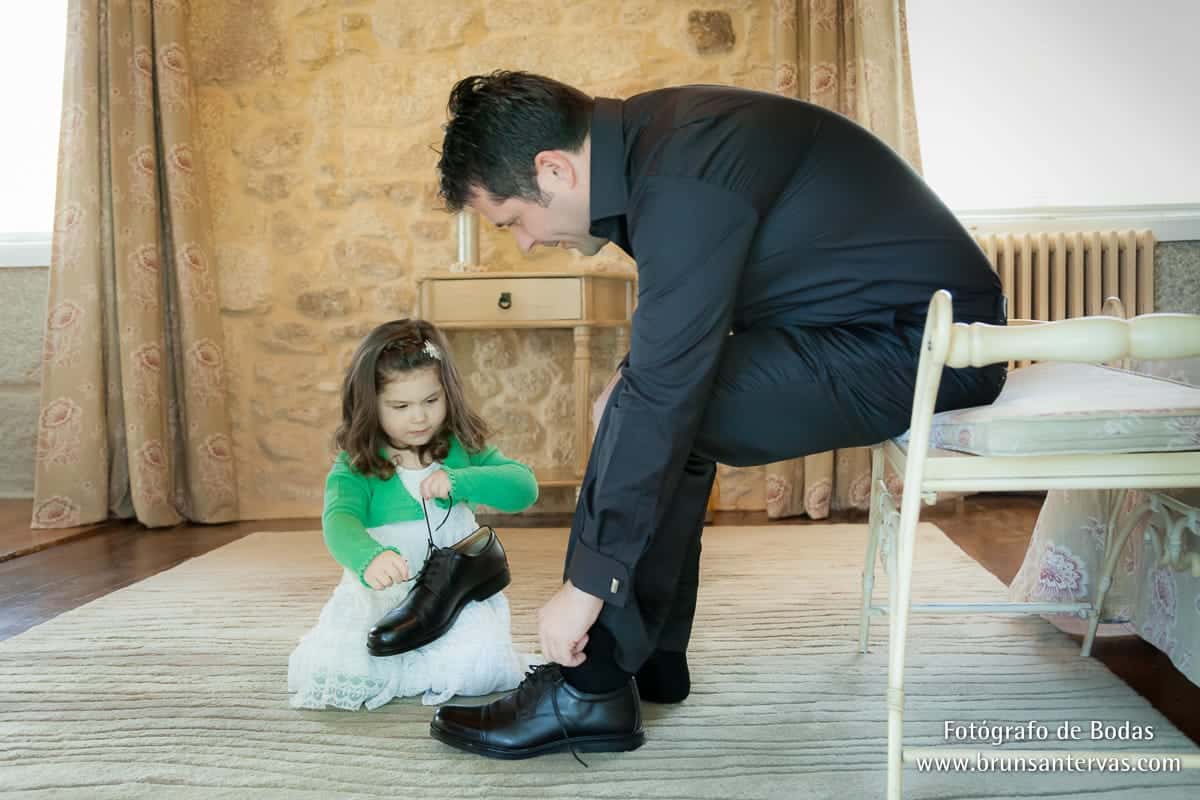 niña-novio-boda-fotografo-bodas-galicia-brunsantervas