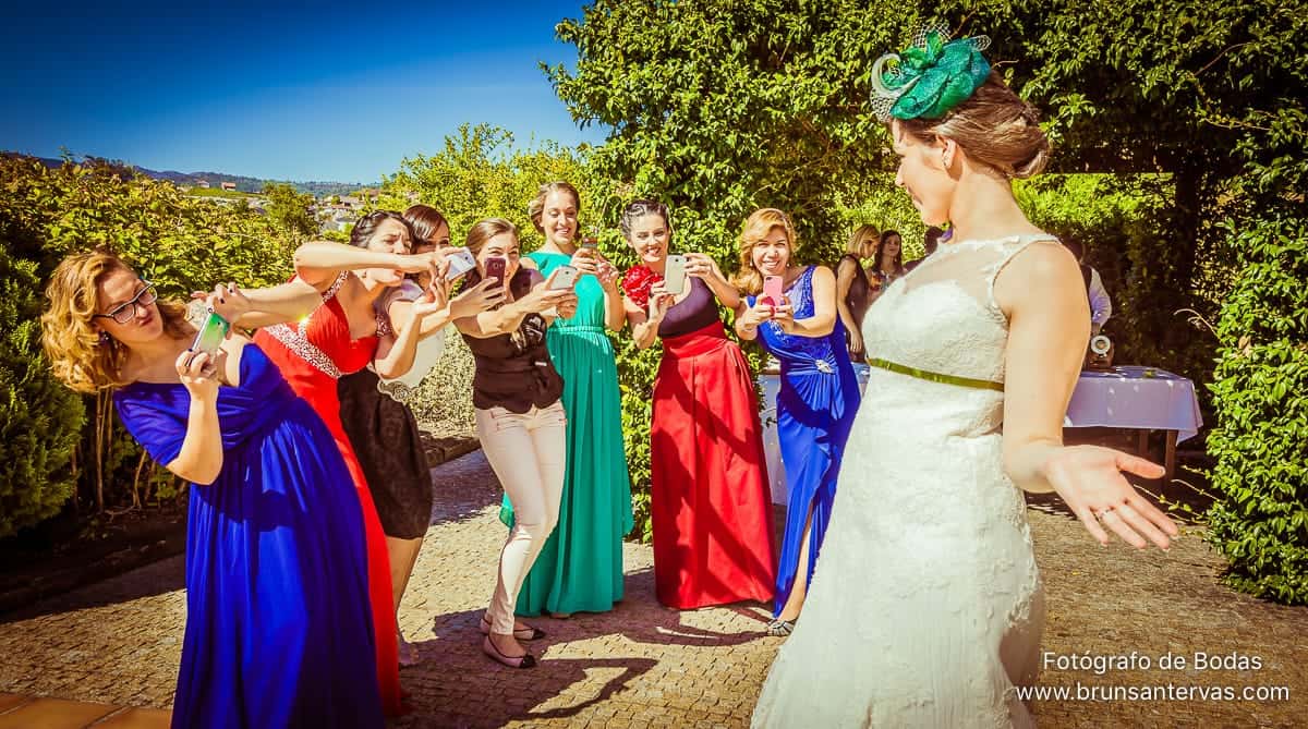 novia boda posado movil amigas brunsantervas