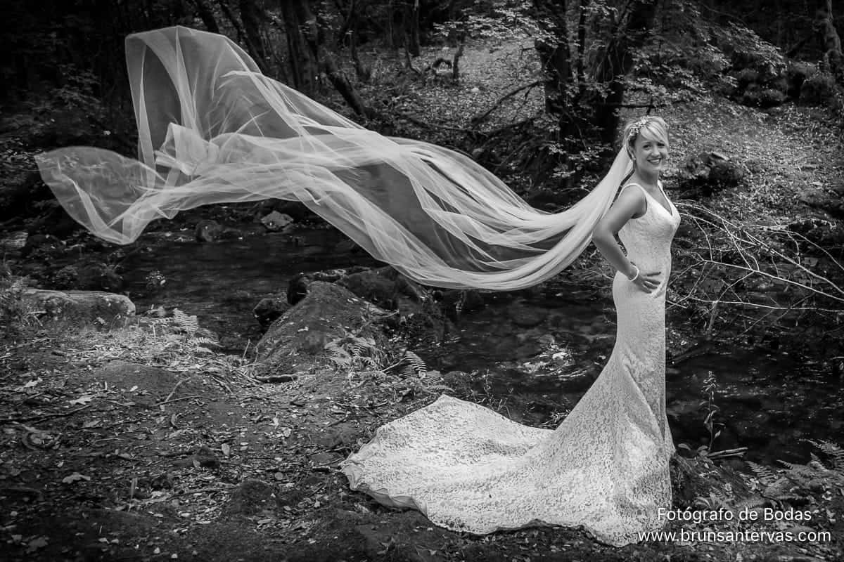 novia-bosque-velo-brunsantervas-fotografo-bodas-galicia