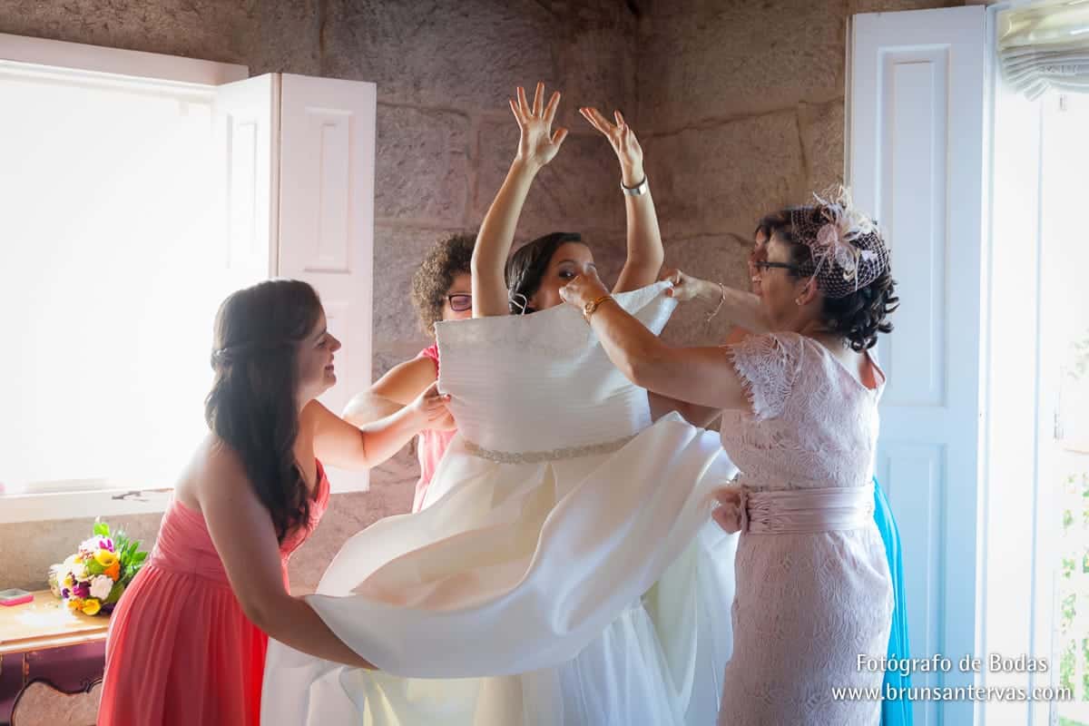 novia-habitacion-vestido-boda-brunsantervas-fotografo-bodas