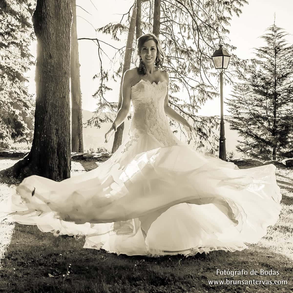 novia-vestido-divertida-original-brunsantervas-fotografo-bodas-galicia
