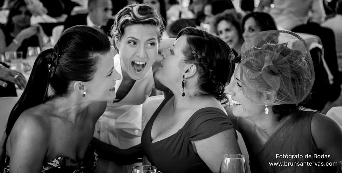novia y amigas en su boda secreto brunsantervas