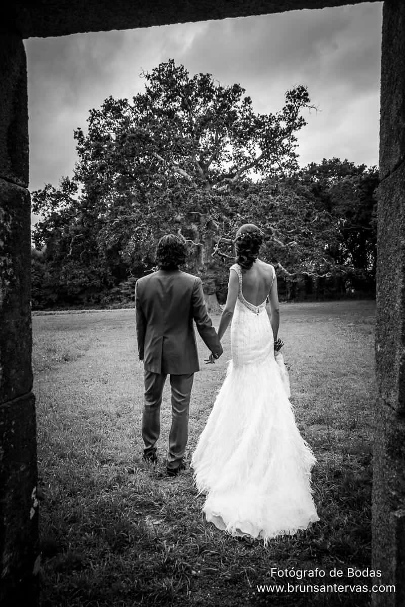 novios-pareja-retrato-brunsantervas-fotografo-bodas-galicia