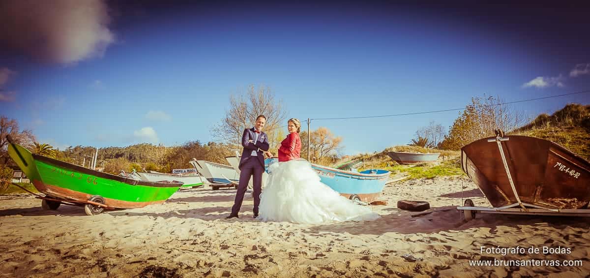 pareja novios posado playa brunsantervas