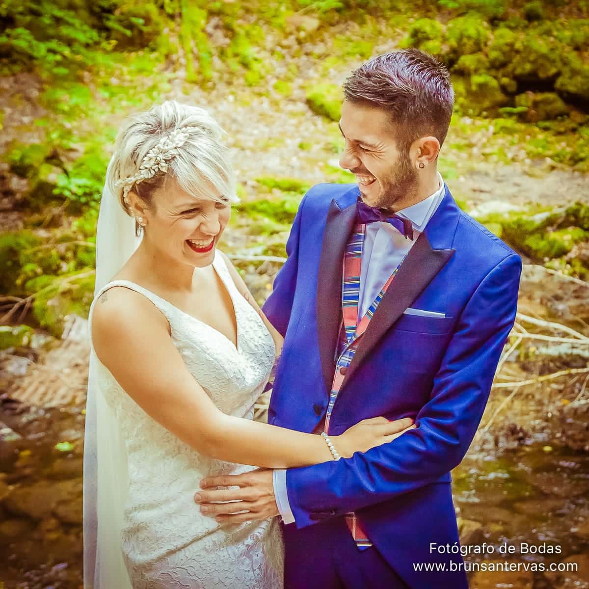 posado-novios-pareja-brunsantervas-fotografo-bodas-galicia