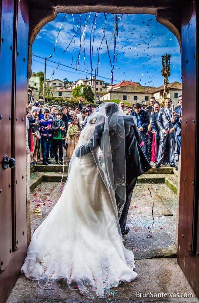 quién ha dicho que había que echar arroz en las bodas